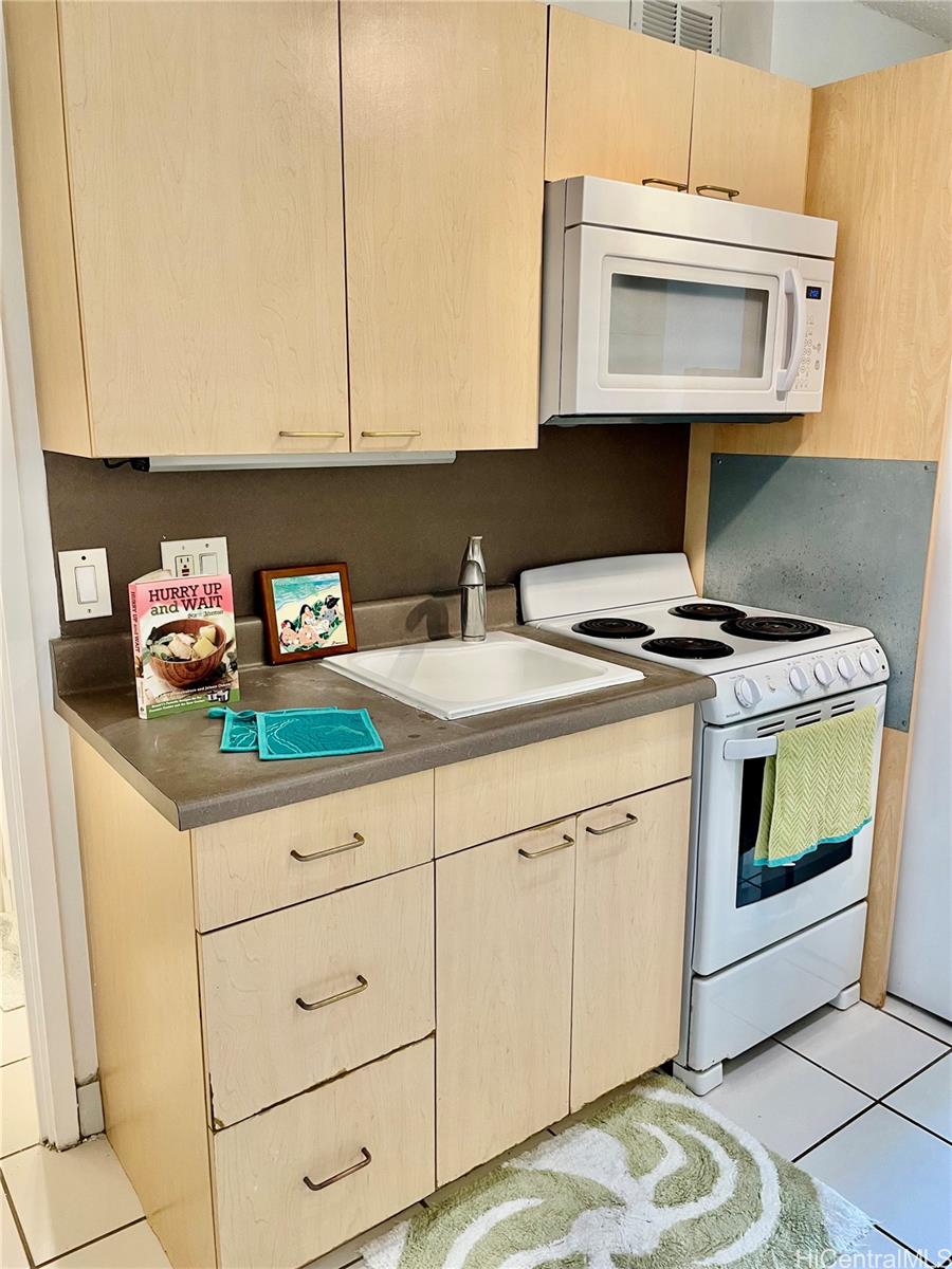 Ainahau Gardens condo # 316, Honolulu, Hawaii - photo 3 of 16