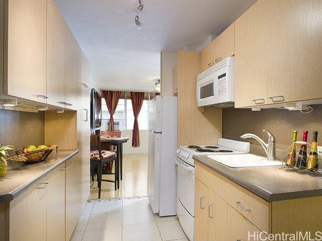 2442 Tusitala St Honolulu - Rental - photo 2 of 12