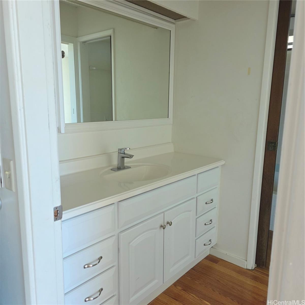 2444 Hihiwai St Honolulu - Rental - photo 11 of 25