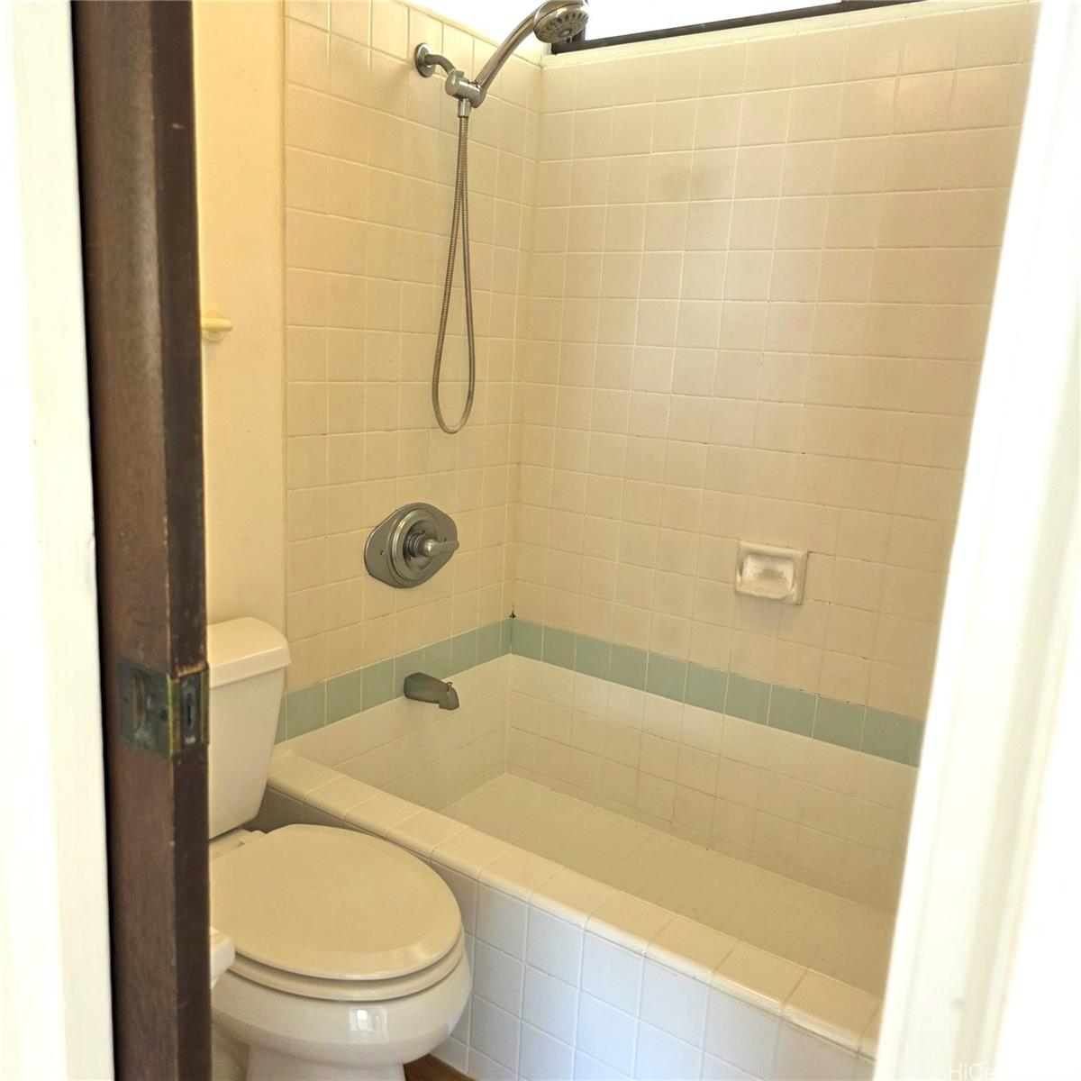 2444 Hihiwai St Honolulu - Rental - photo 12 of 25