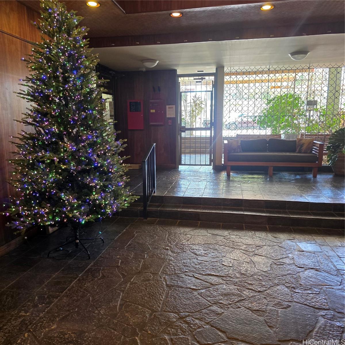 2444 Hihiwai St Honolulu - Rental - photo 23 of 25