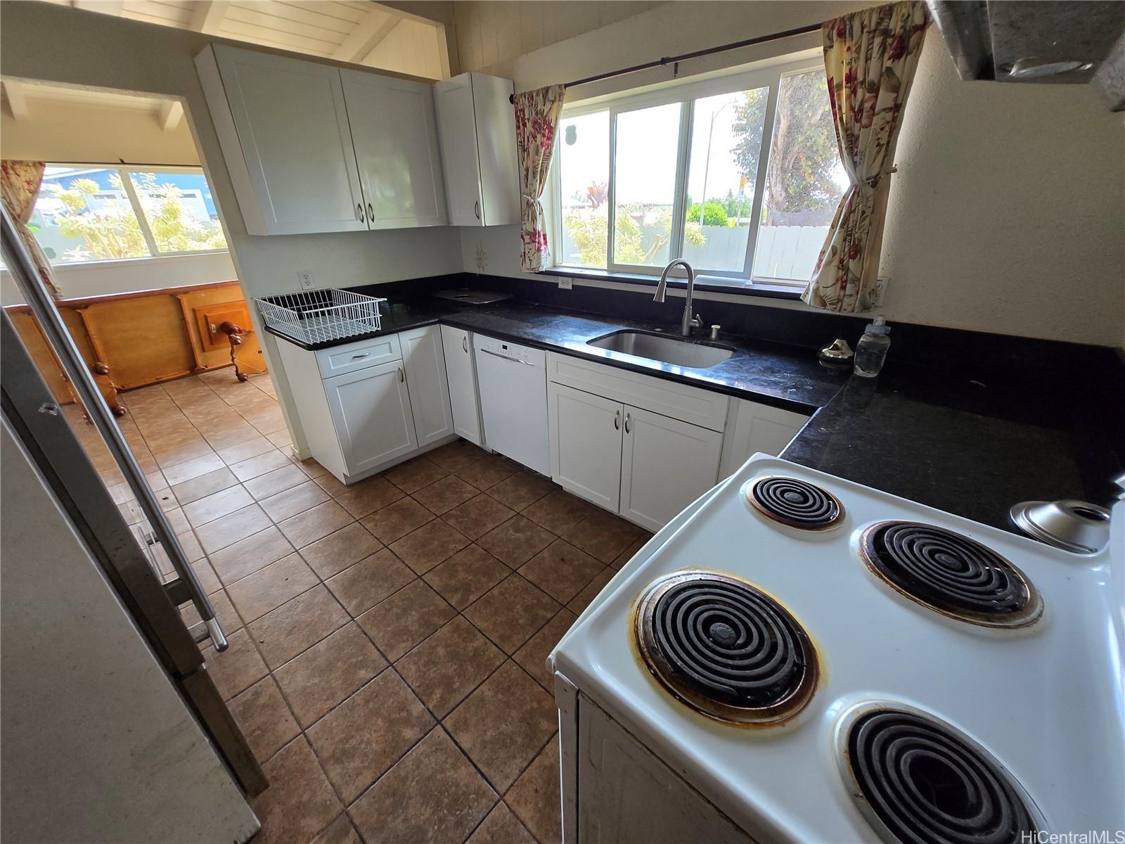 2447 Auhuhu St Pearl City - Rental - photo 2 of 19