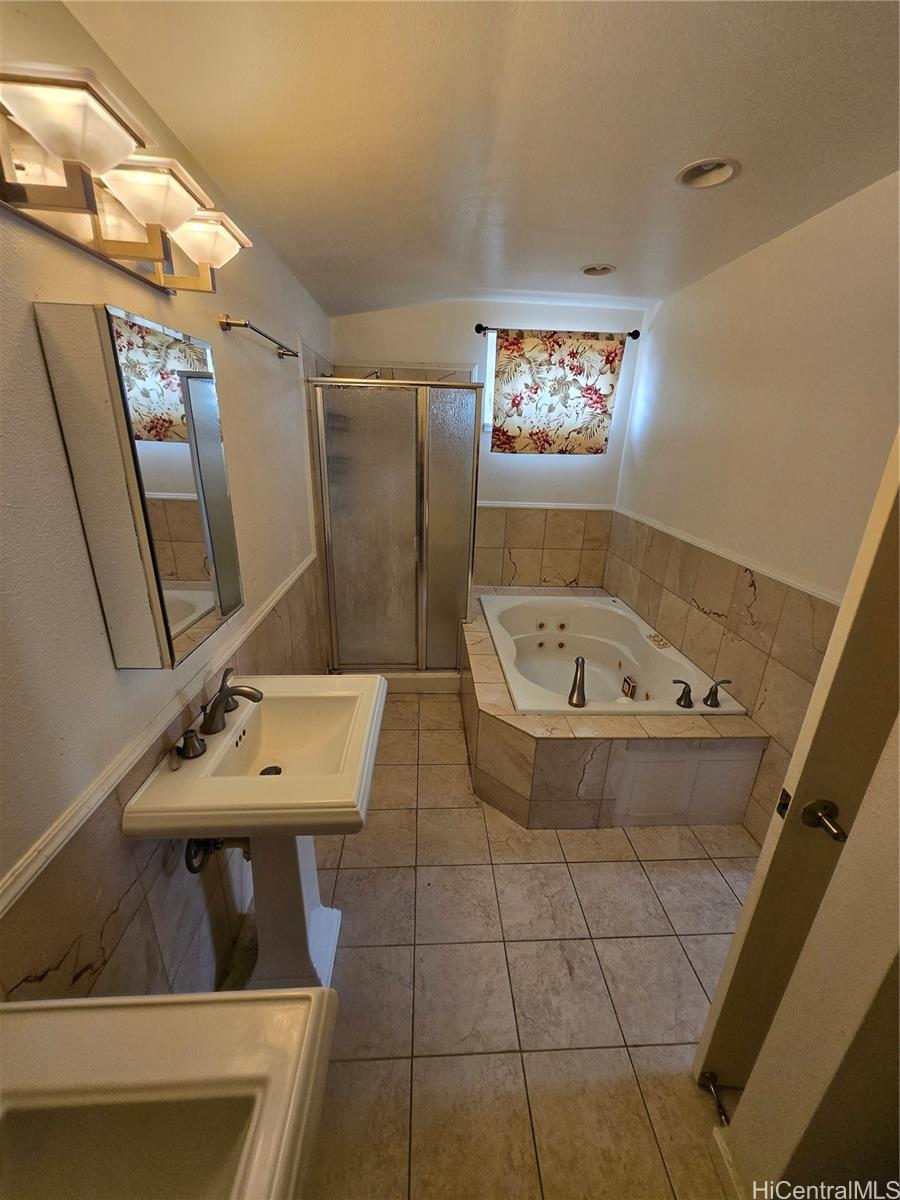 2447 Auhuhu St Pearl City - Rental - photo 4 of 19