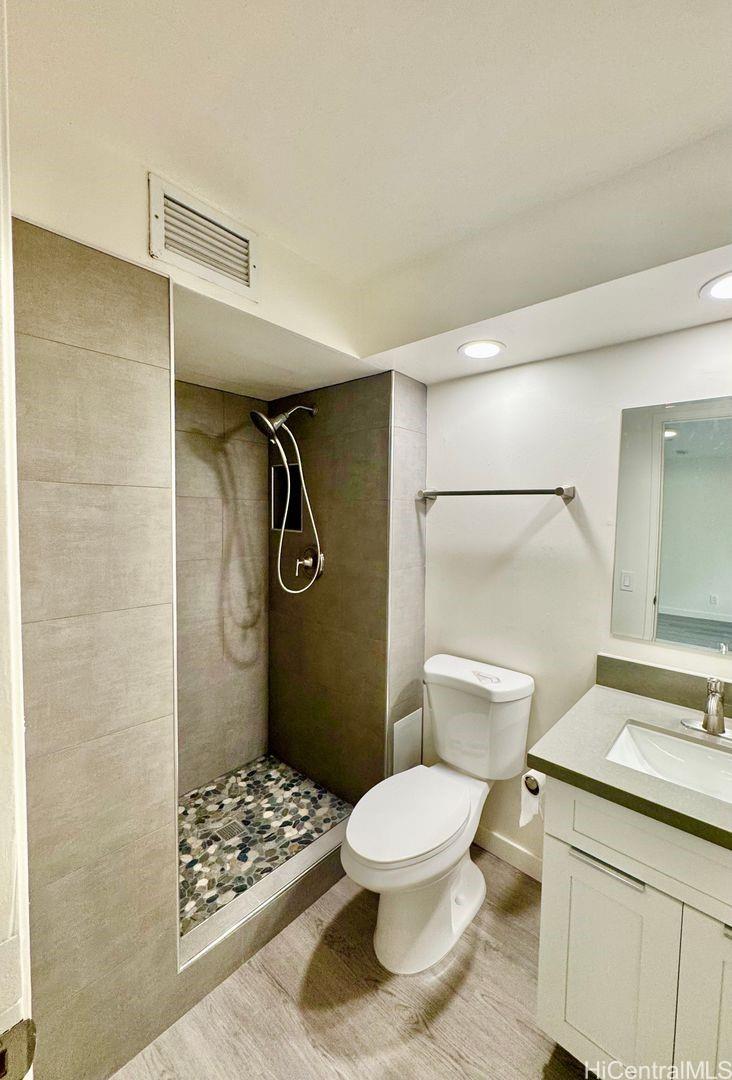 245 Iolani Ave Honolulu - Rental - photo 4 of 6