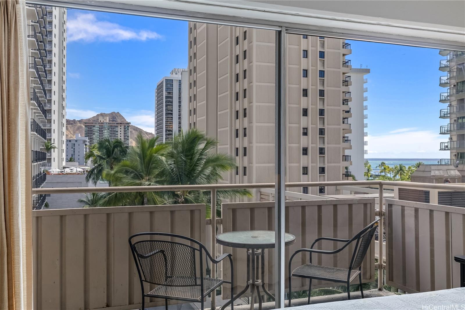 Seashore condo # 81, Honolulu, Hawaii - photo 2 of 24