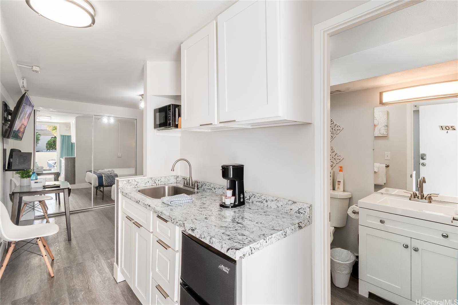 Kuhio Village 2 condo # 201A, Honolulu, Hawaii - photo 4 of 15