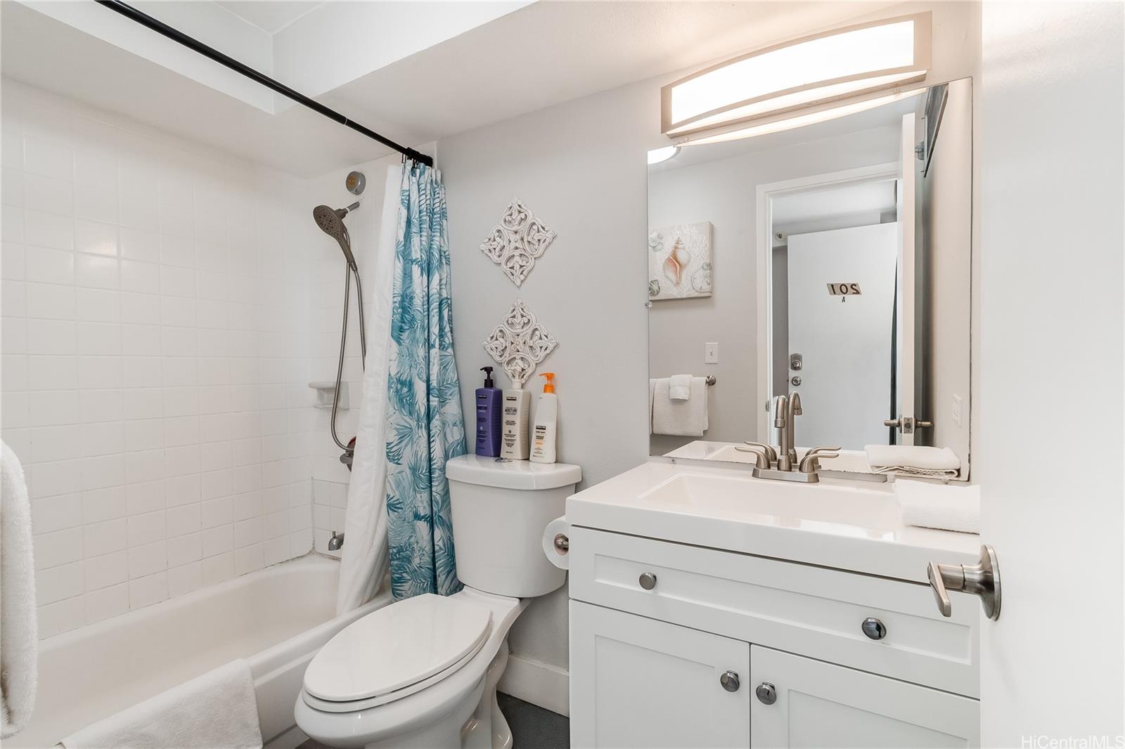 Kuhio Village 2 condo # 201A, Honolulu, Hawaii - photo 6 of 15