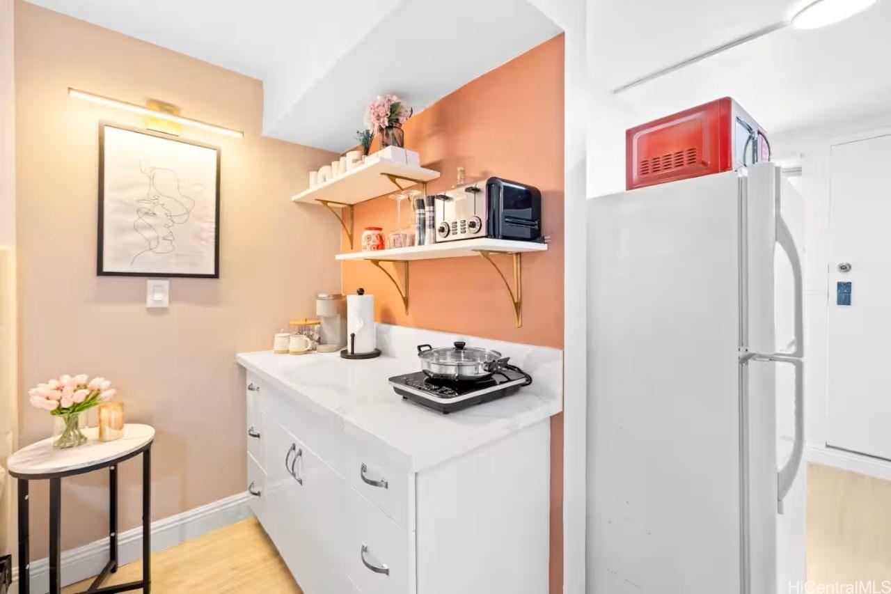 Kuhio Village 2 condo # 204A, Honolulu, Hawaii - photo 6 of 8