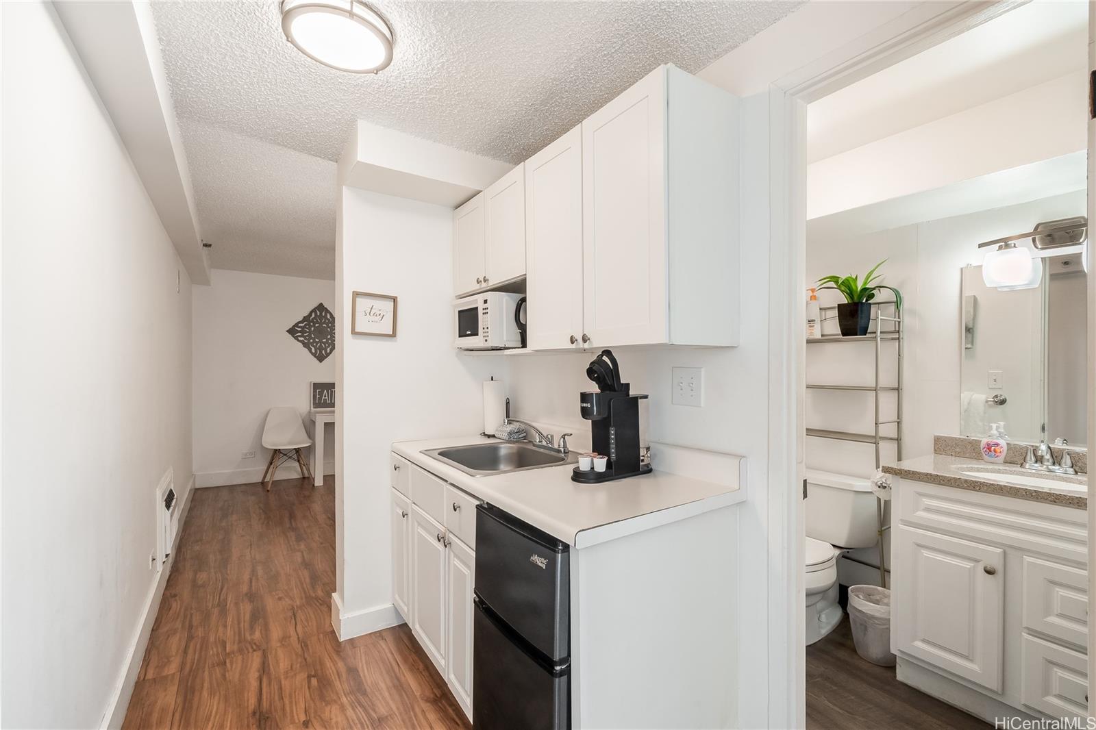 Kuhio Village 2 condo # 208A, Honolulu, Hawaii - photo 8 of 14