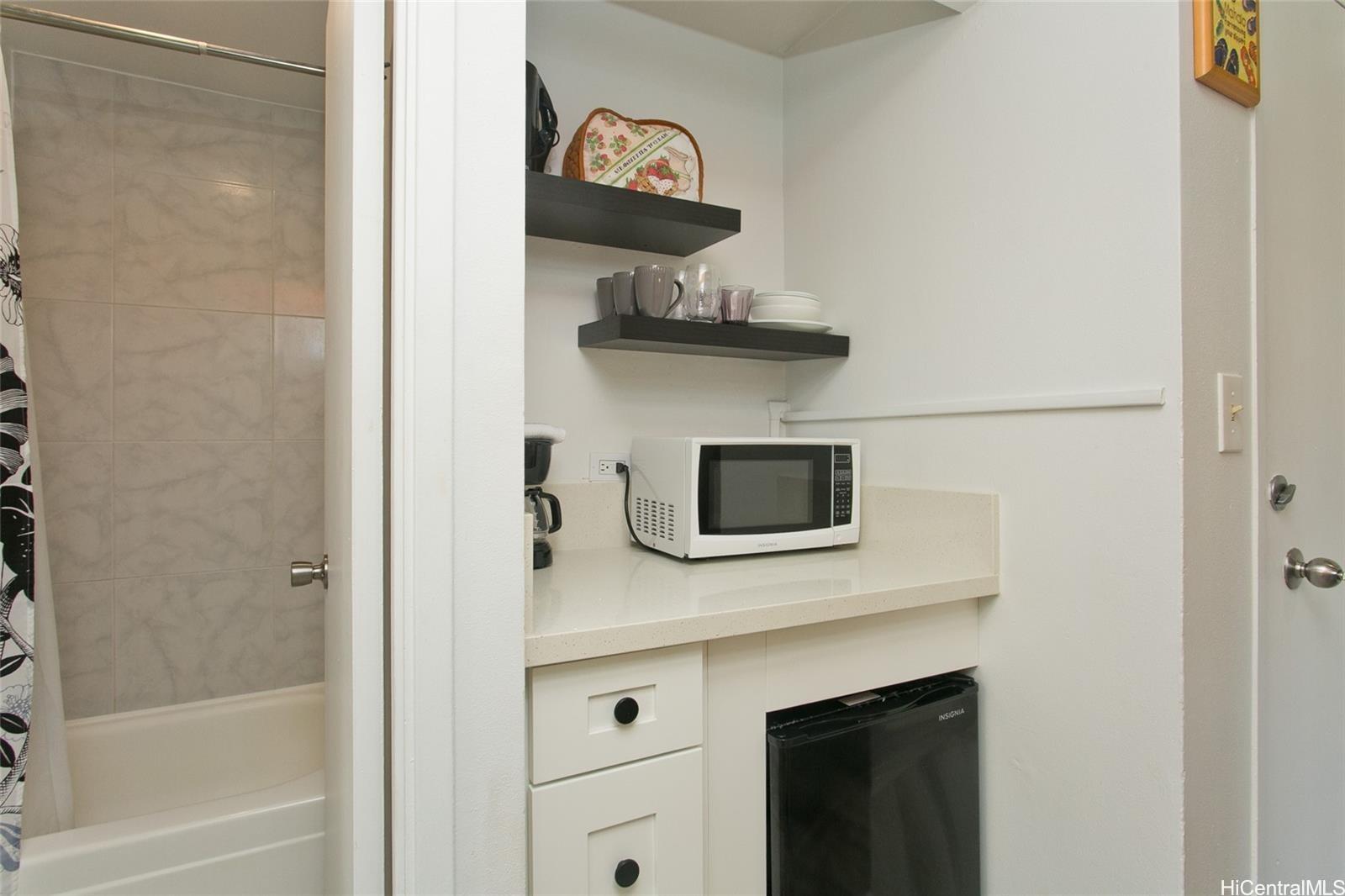 Kuhio Village 2 condo # 805A, Honolulu, Hawaii - photo 6 of 10