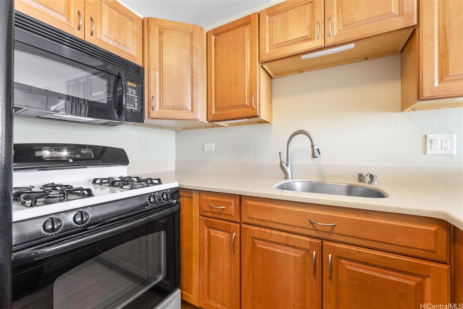 Waikiki Lanais condo # 1404, Honolulu, Hawaii - photo 2 of 15