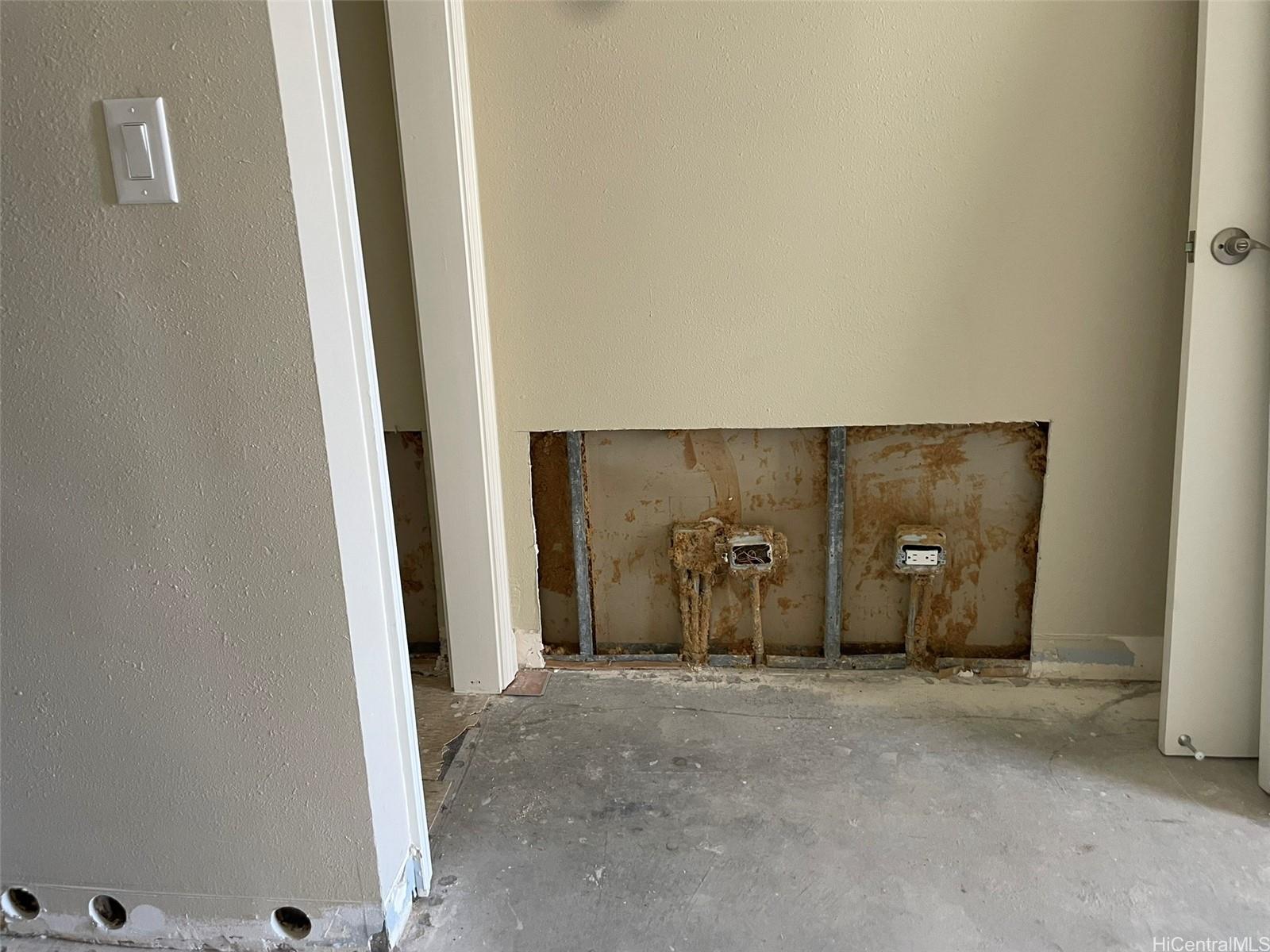 Waikiki Lanais condo # 1404, Honolulu, Hawaii - photo 14 of 15