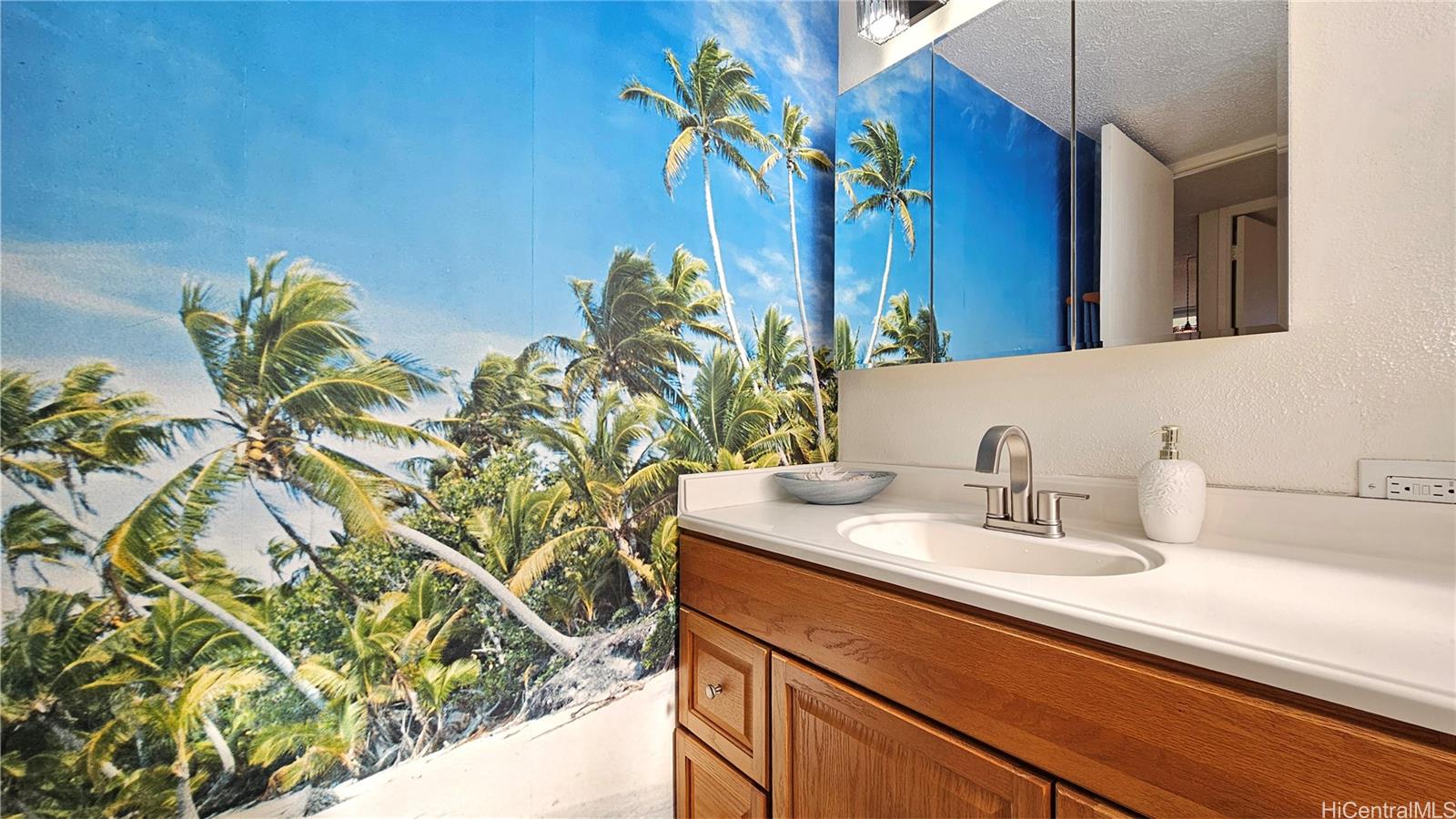 Waikiki Lanais condo # 1405, Honolulu, Hawaii - photo 12 of 24