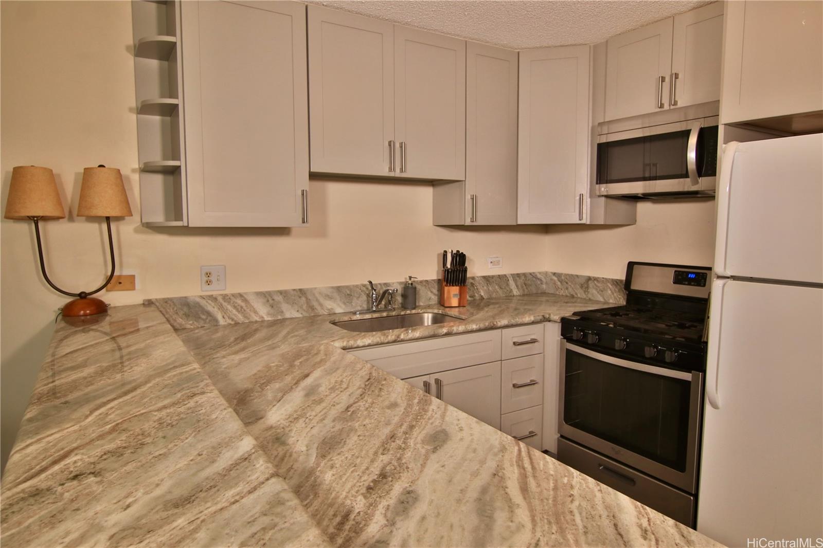 Waikiki Lanais condo # 806, Honolulu, Hawaii - photo 3 of 22