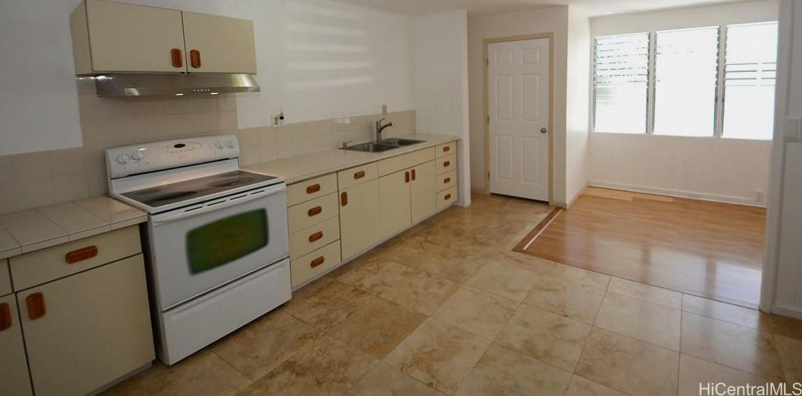 2456 Coyne St Honolulu - Rental - photo 6 of 13