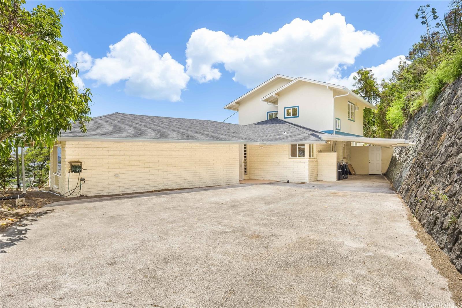 2456  Sonoma Street Manoa Area, Honolulu home - photo 2 of 25