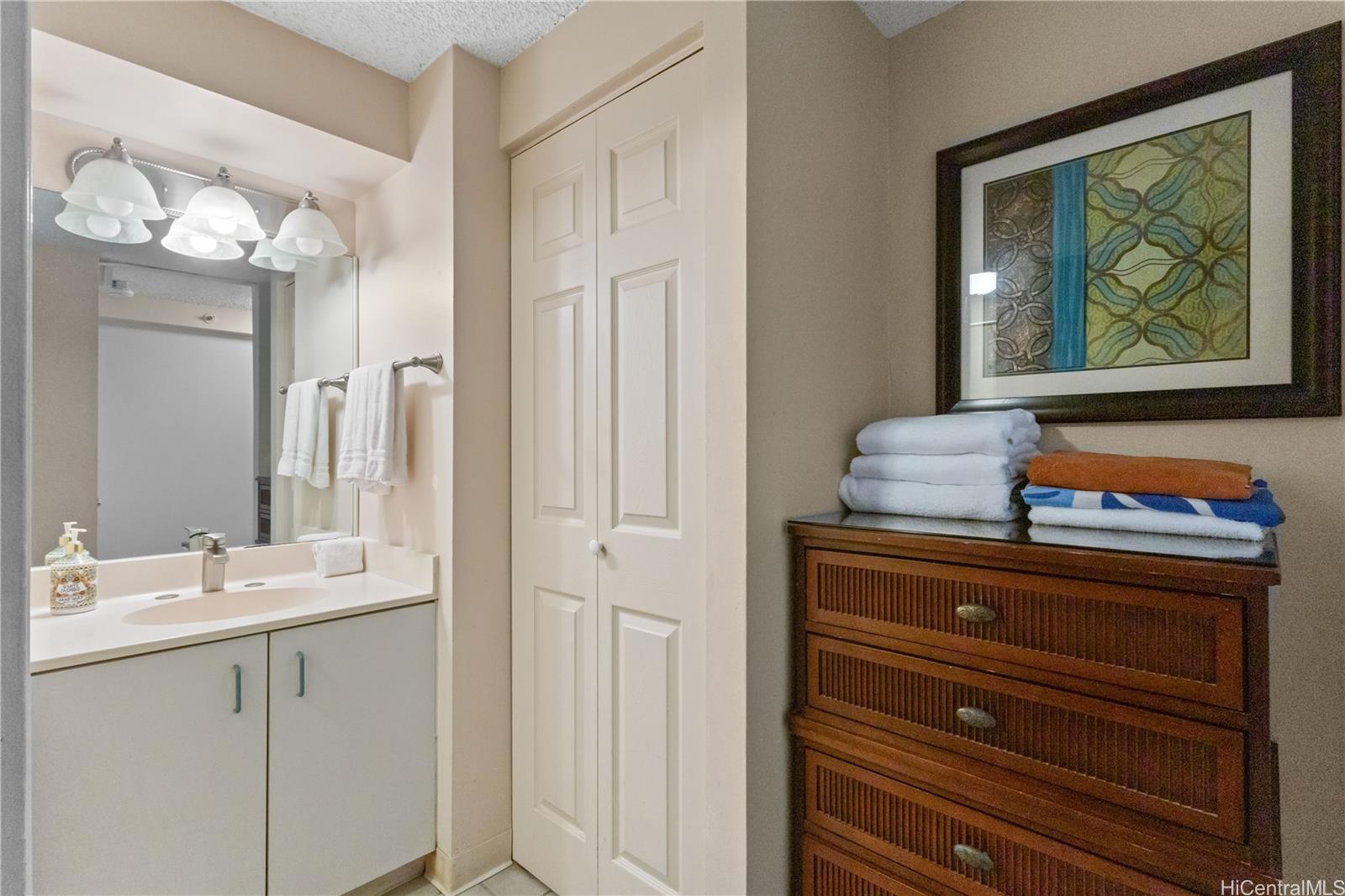 Kuhio Village 1 condo # 306, Honolulu, Hawaii - photo 11 of 23