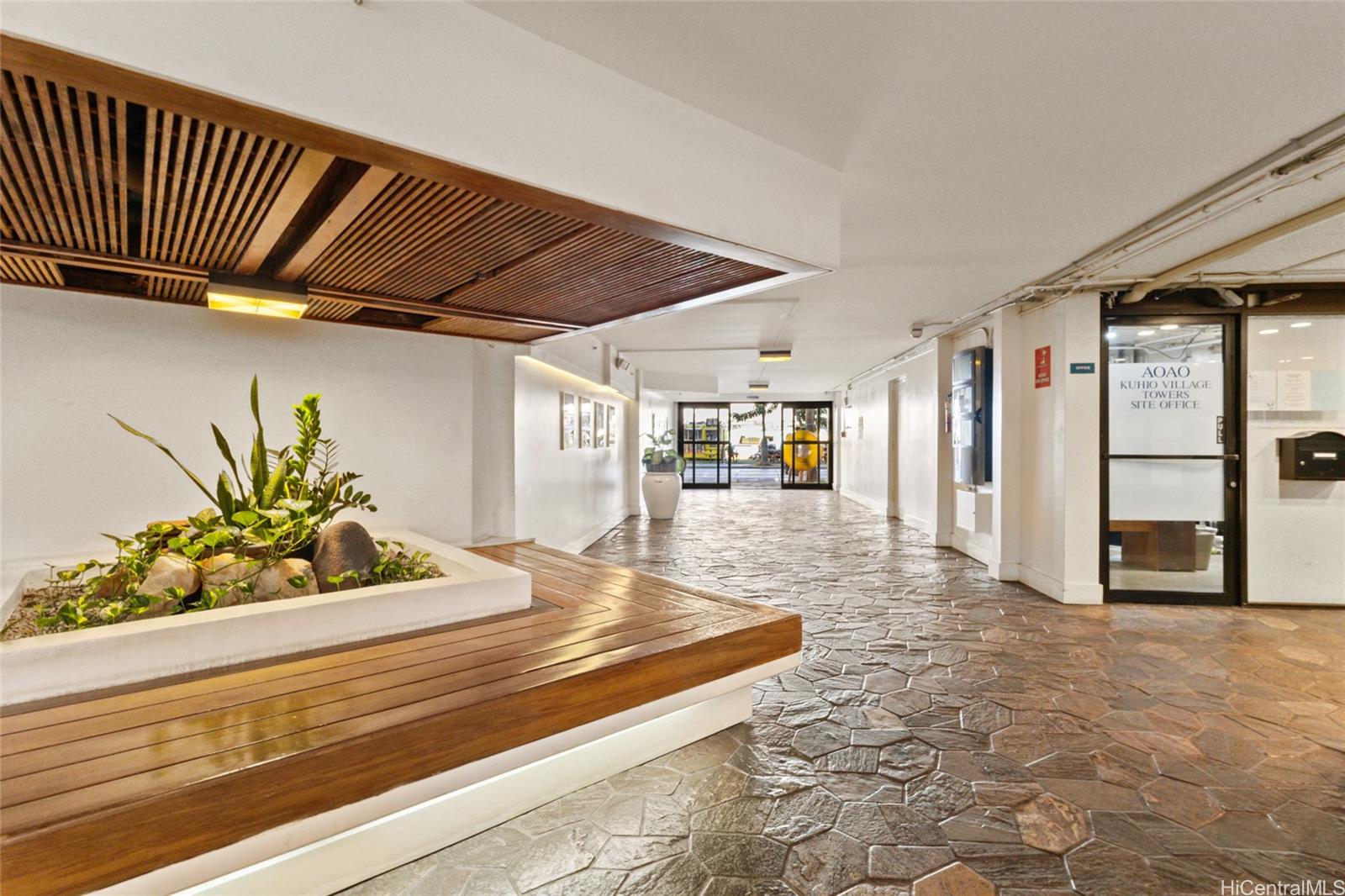 Kuhio Village 1 condo # 307, Honolulu, Hawaii - photo 20 of 25