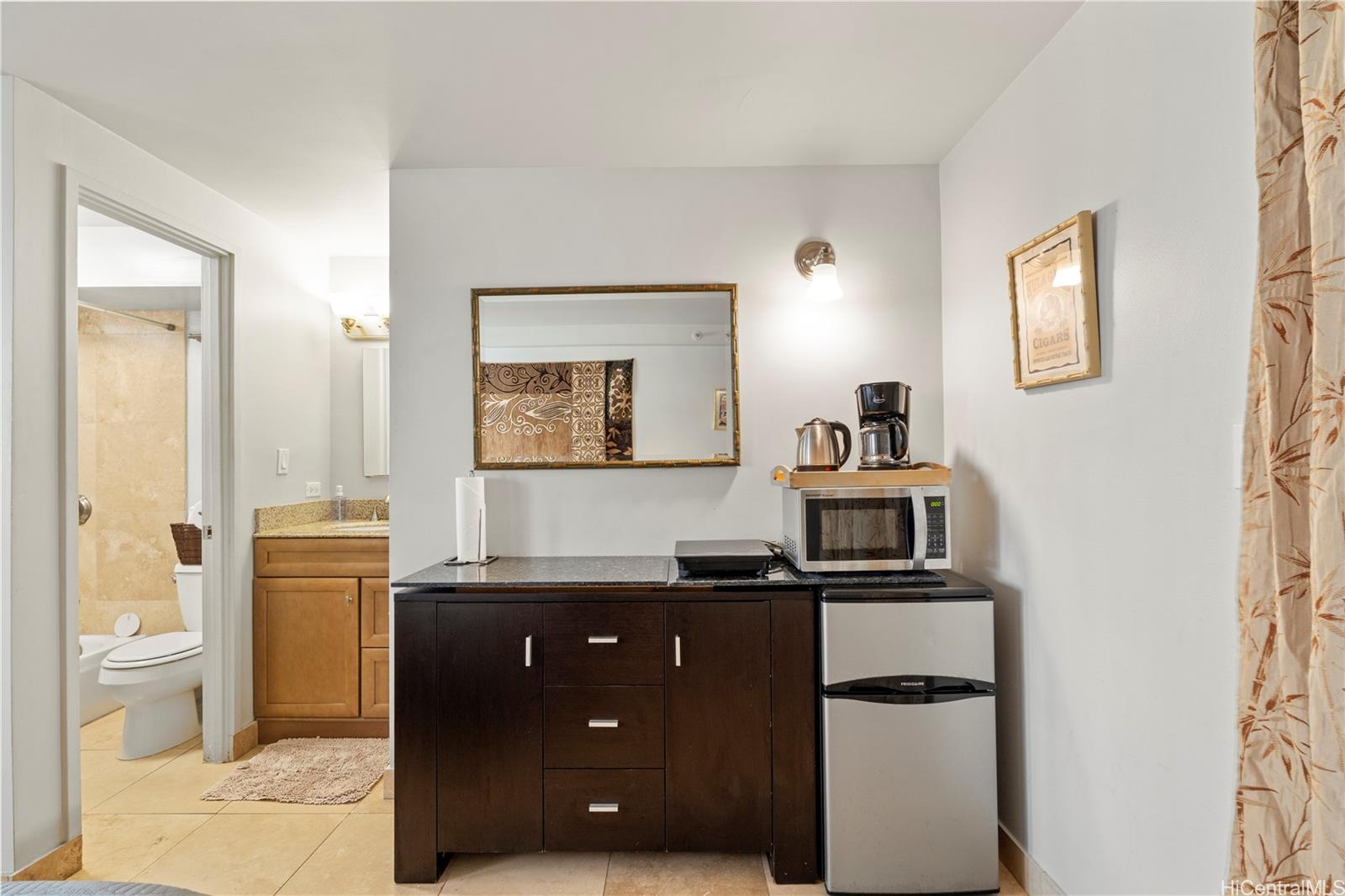 Kuhio Village 1 condo # 607, Honolulu, Hawaii - photo 5 of 14