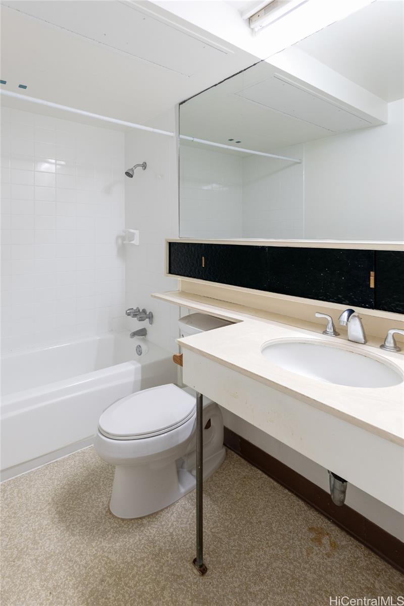 Fairway Manor condo # 1203, Honolulu, Hawaii - photo 17 of 25