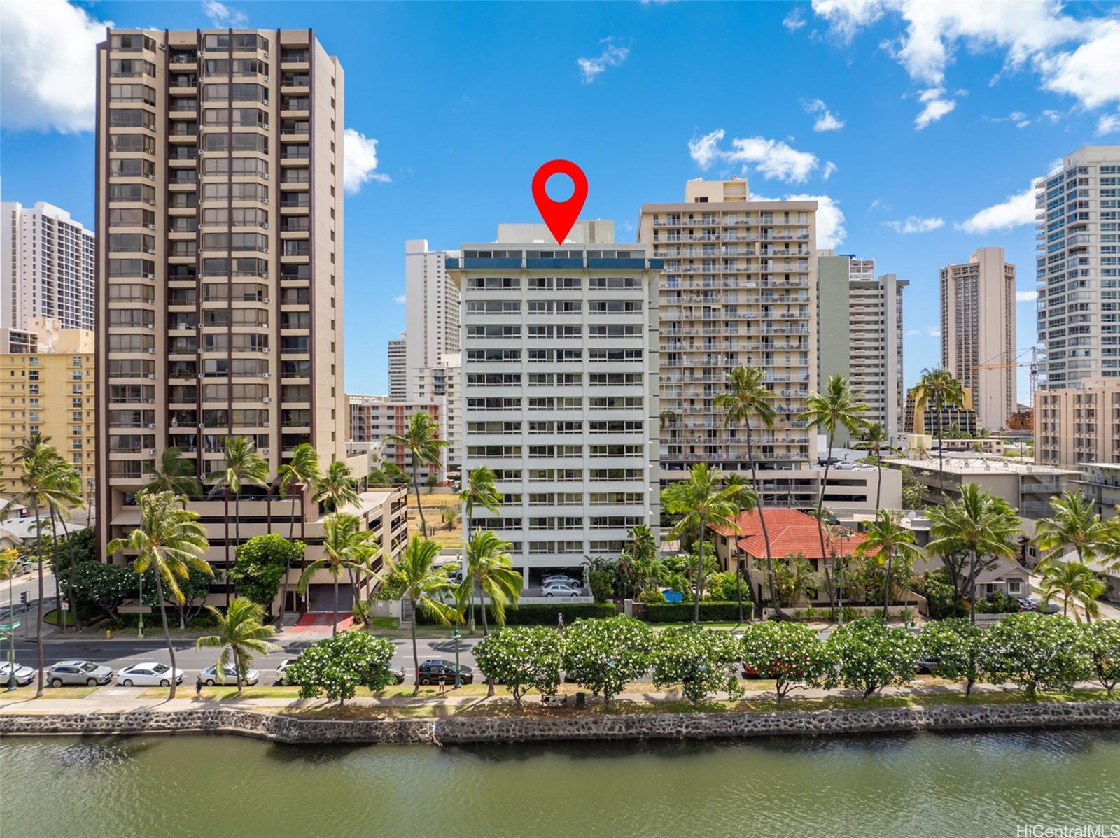 Fairway Manor condo # 402, Honolulu, Hawaii - photo 2 of 25