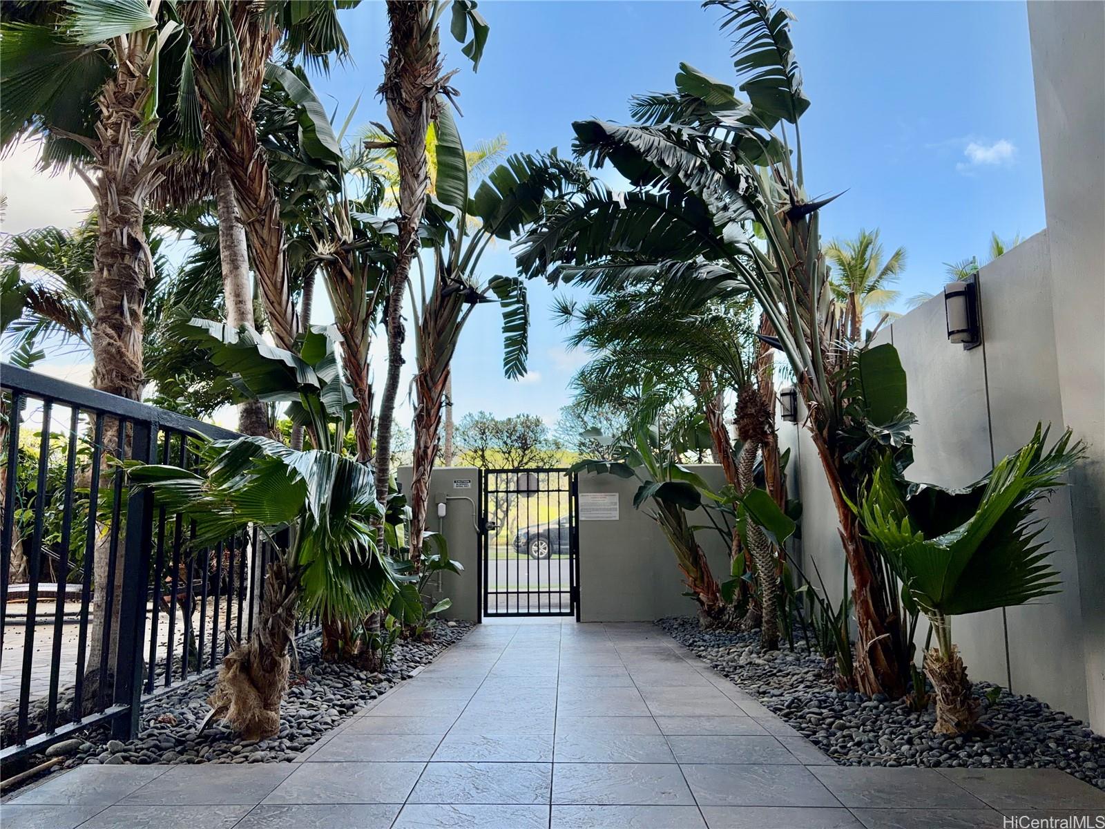 Fairway Manor condo # 903, Honolulu, Hawaii - photo 11 of 13