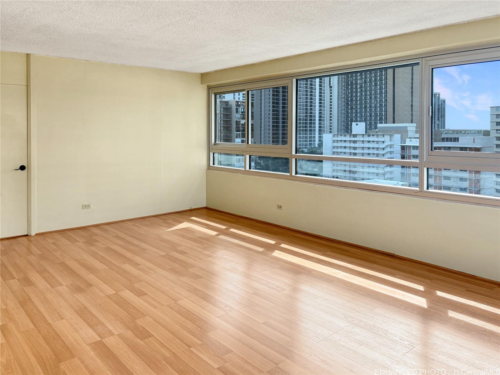 Fairway Manor condo # 903, Honolulu, Hawaii - photo 3 of 13