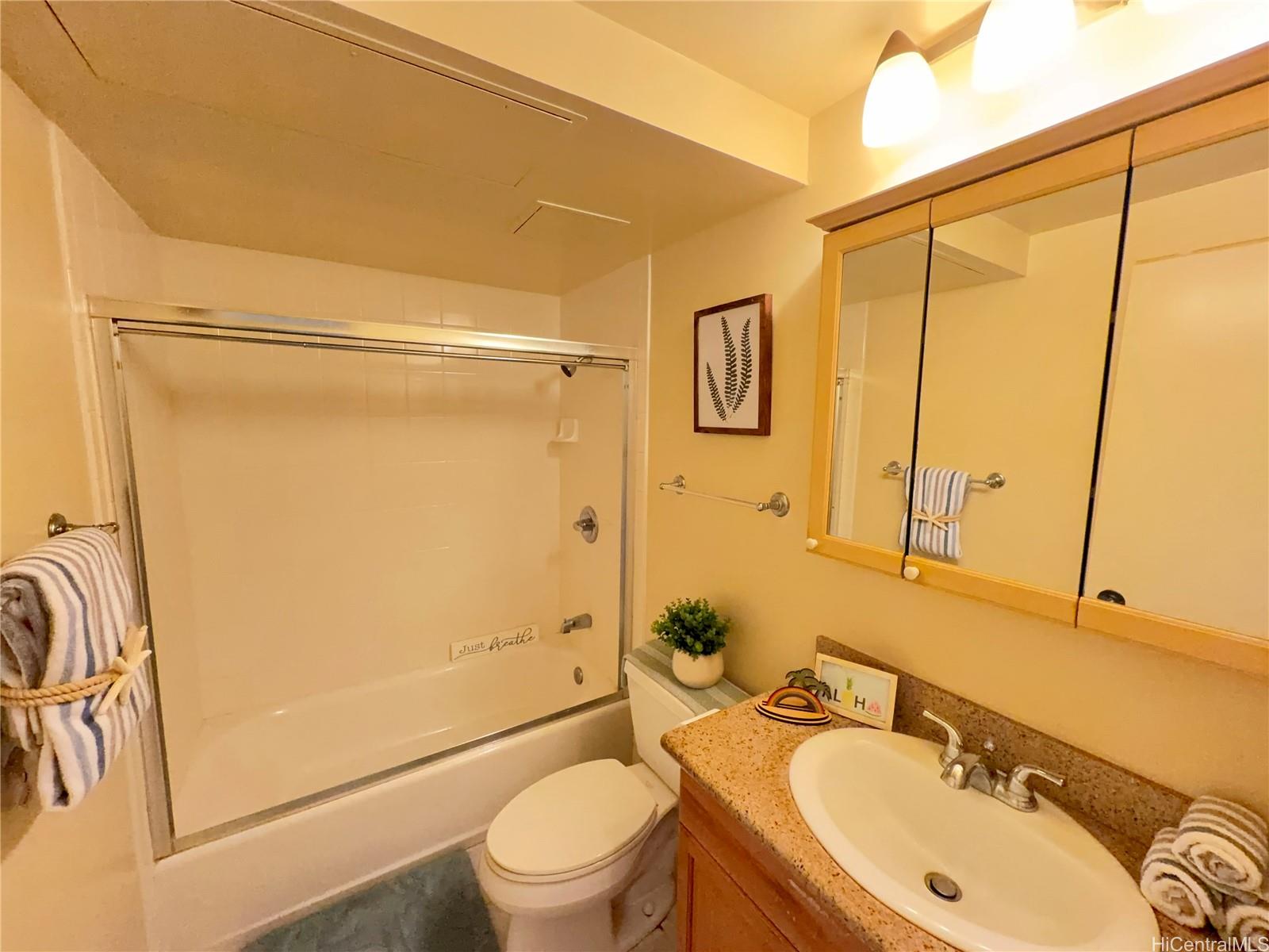 Fairway Manor condo # 903, Honolulu, Hawaii - photo 8 of 13