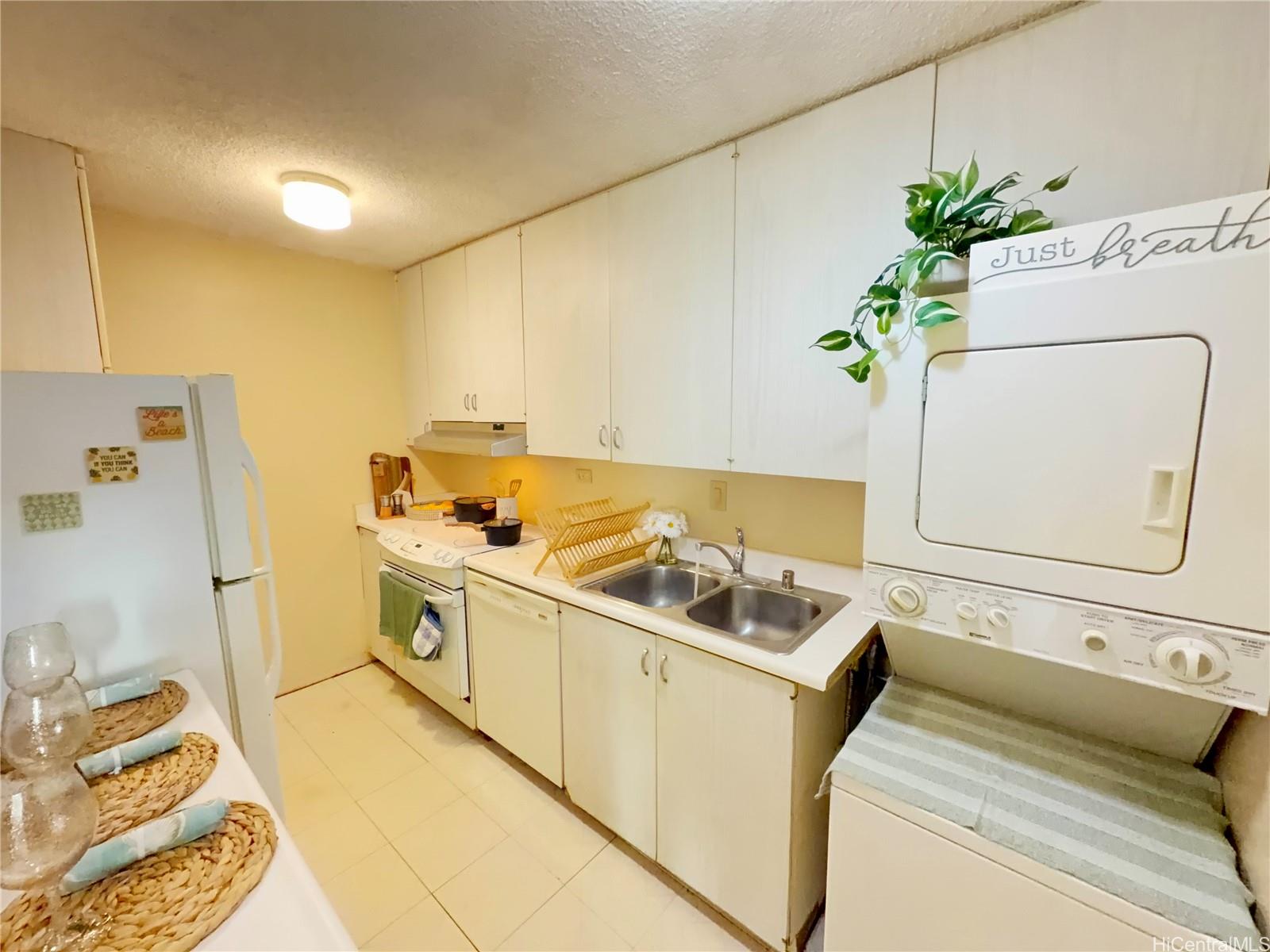 Fairway Manor condo # 903, Honolulu, Hawaii - photo 9 of 13