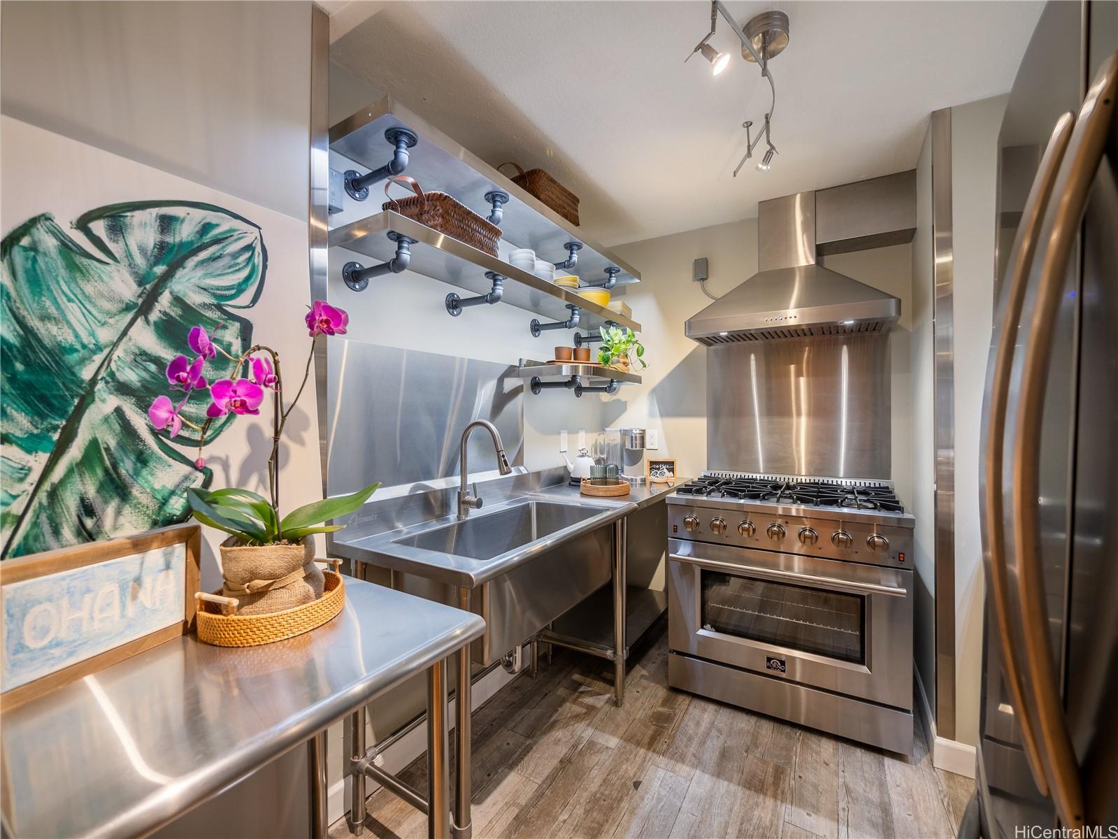 2465 Kuhio At Waikiki condo # 410, Honolulu, Hawaii - photo 3 of 21