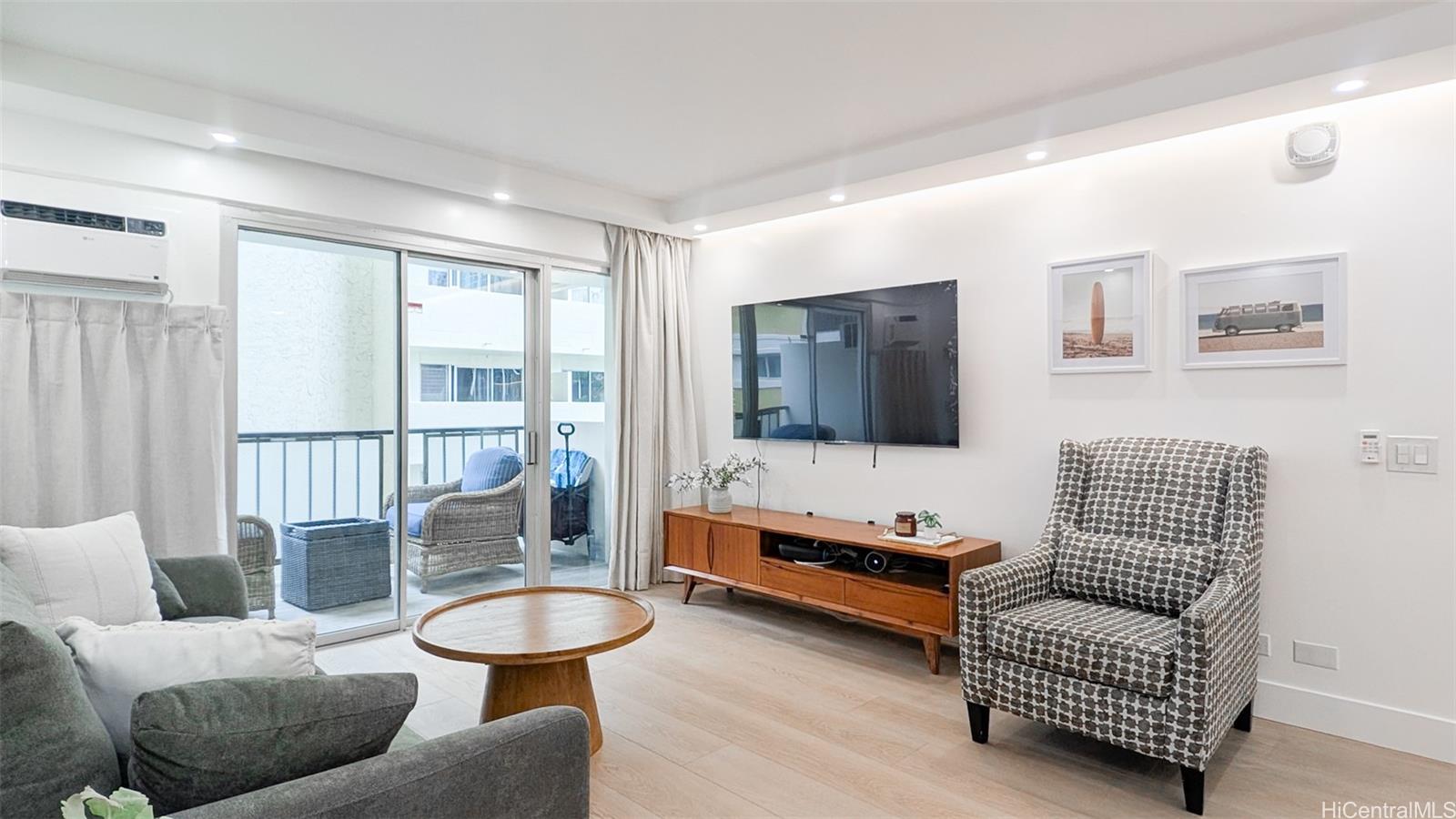 2465 Kuhio At Waikiki condo # 506, Honolulu, Hawaii - photo 4 of 24