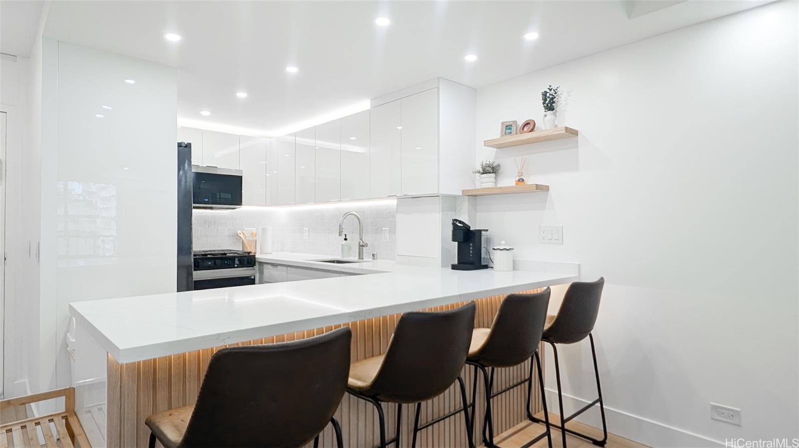 2465 Kuhio At Waikiki condo # 506, Honolulu, Hawaii - photo 6 of 24