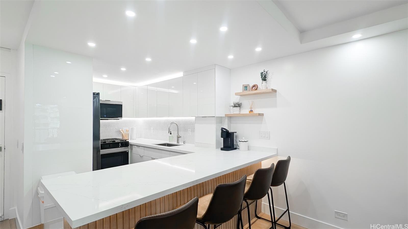 2465 Kuhio At Waikiki condo # 506, Honolulu, Hawaii - photo 7 of 24