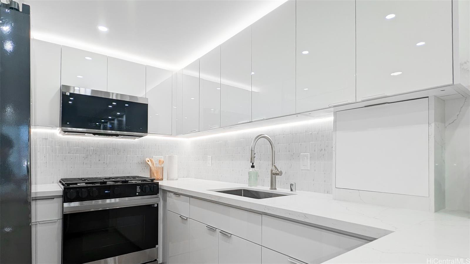 2465 Kuhio At Waikiki condo # 506, Honolulu, Hawaii - photo 8 of 24