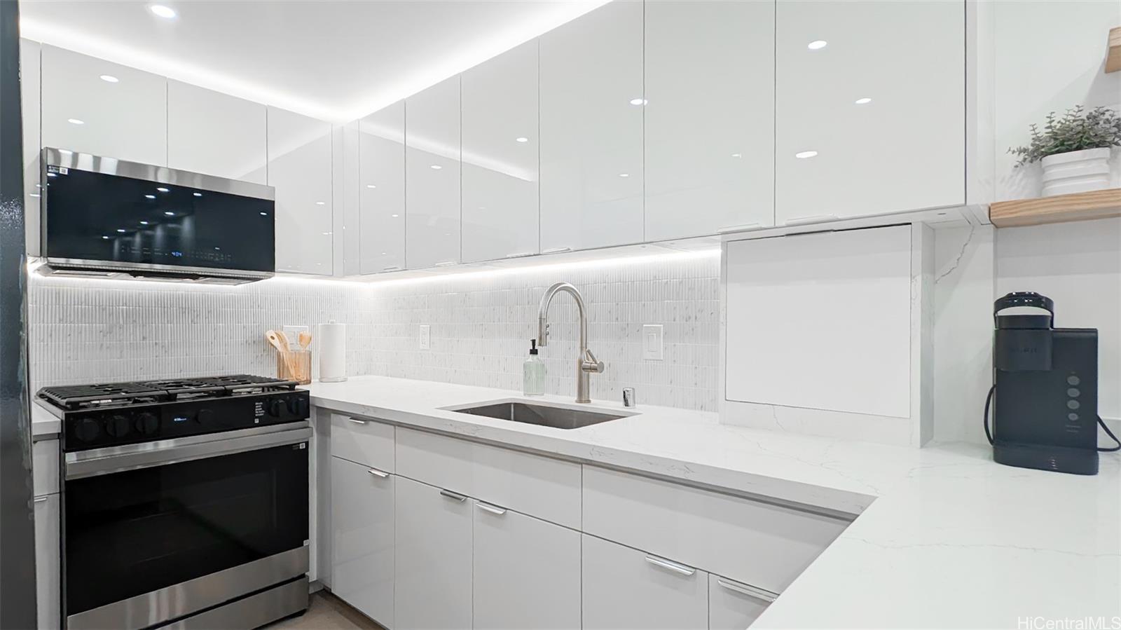 2465 Kuhio At Waikiki condo # 506, Honolulu, Hawaii - photo 9 of 24