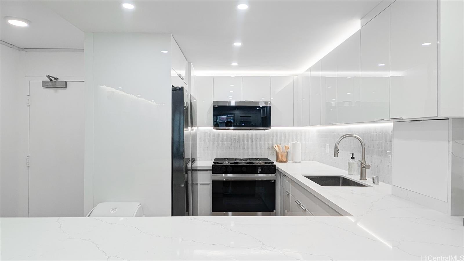 2465 Kuhio At Waikiki condo # 506, Honolulu, Hawaii - photo 10 of 24