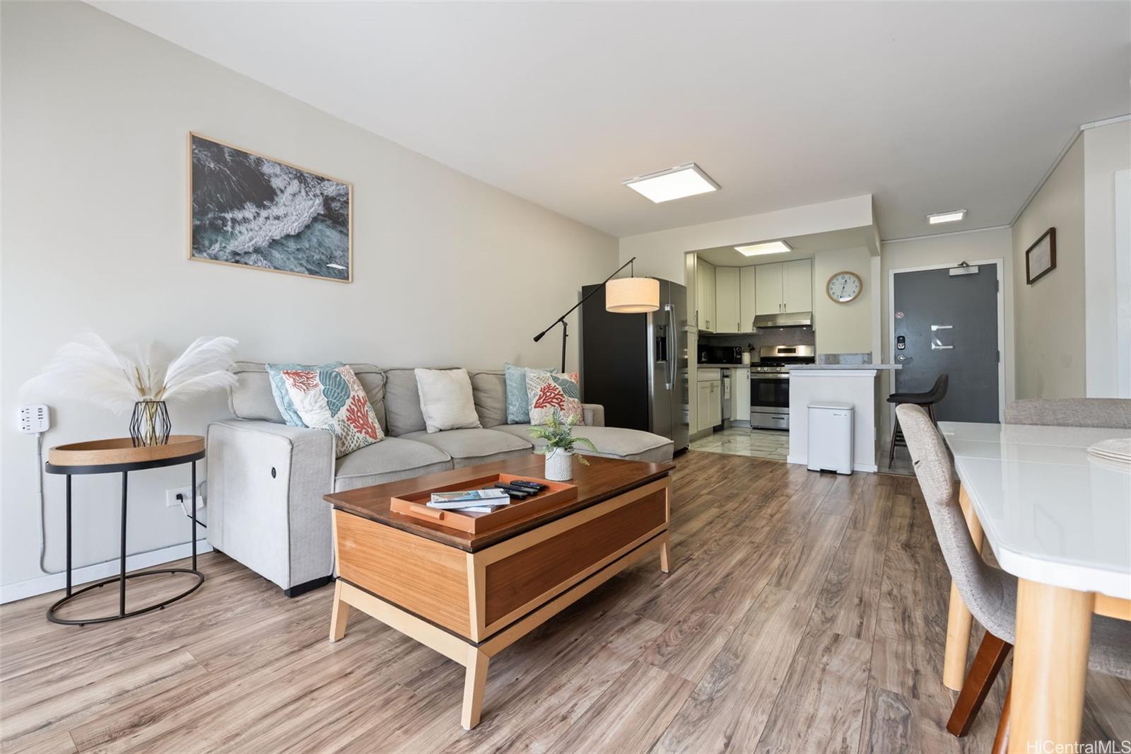 2465 Kuhio At Waikiki condo # 710, Honolulu, Hawaii - photo 2 of 25