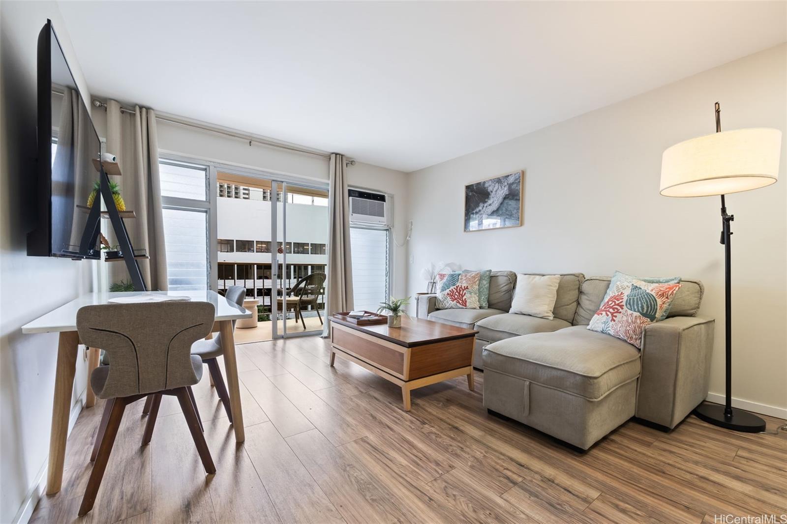 2465 Kuhio At Waikiki condo # 710, Honolulu, Hawaii - photo 3 of 25