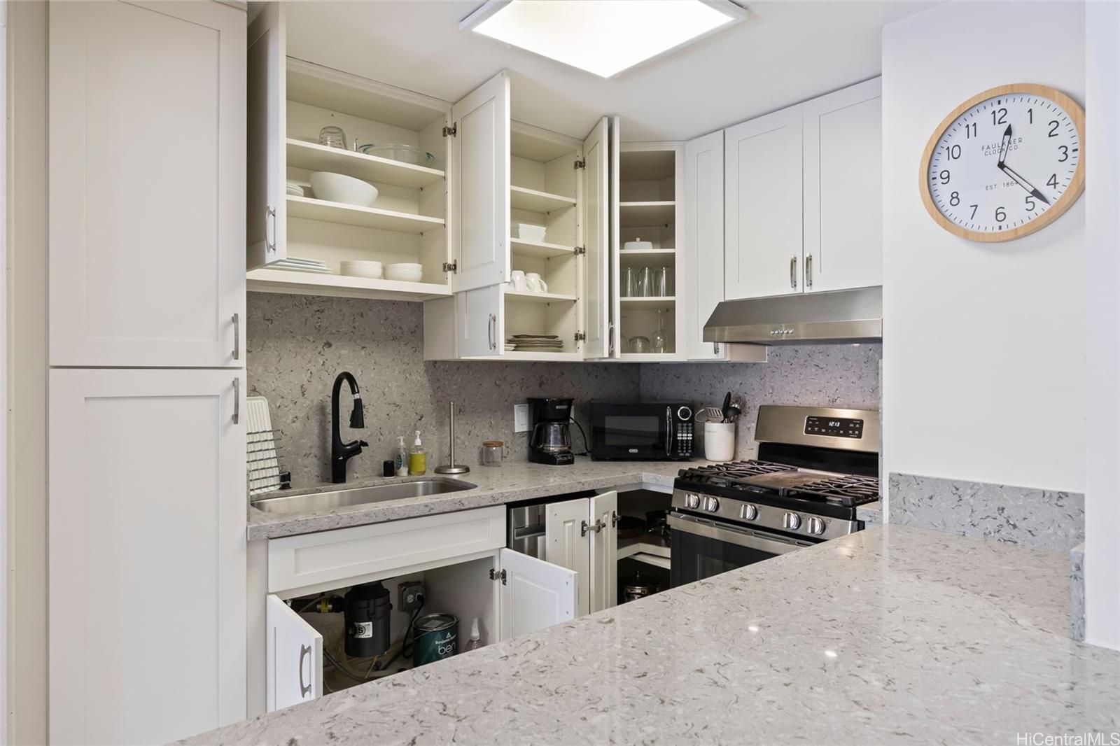 2465 Kuhio At Waikiki condo # 710, Honolulu, Hawaii - photo 7 of 25