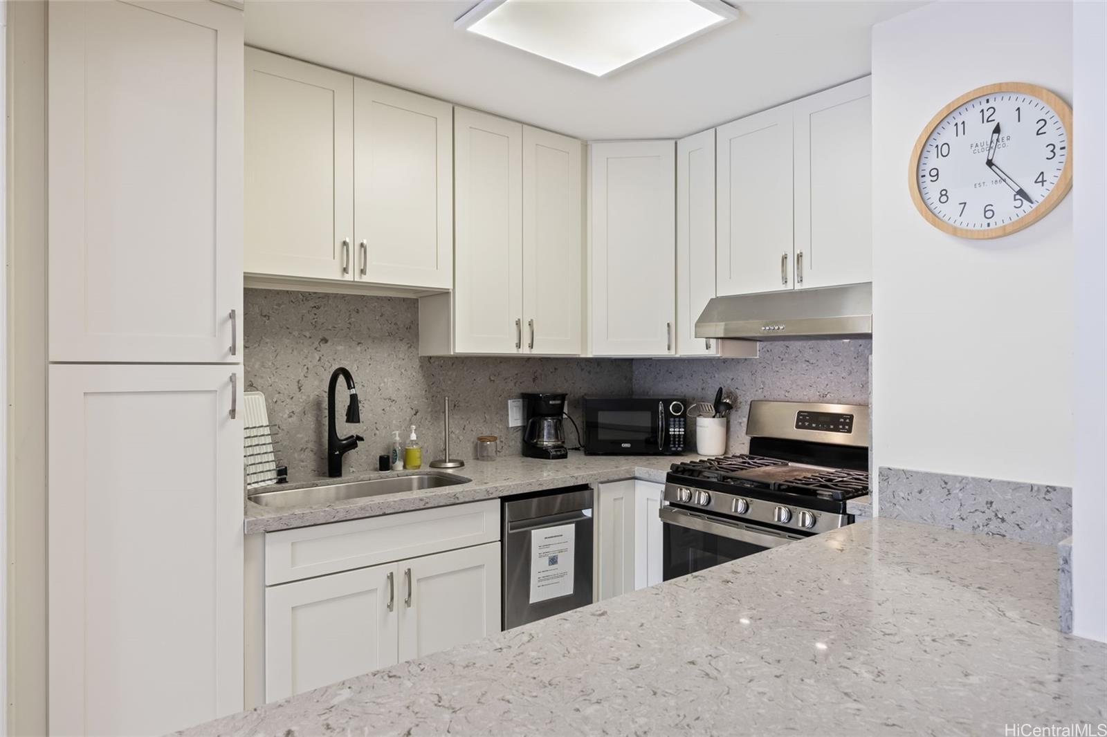 2465 Kuhio At Waikiki condo # 710, Honolulu, Hawaii - photo 8 of 25