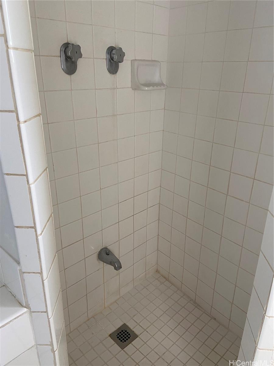 Niihau Apts Inc condo # 801, Honolulu, Hawaii - photo 6 of 8