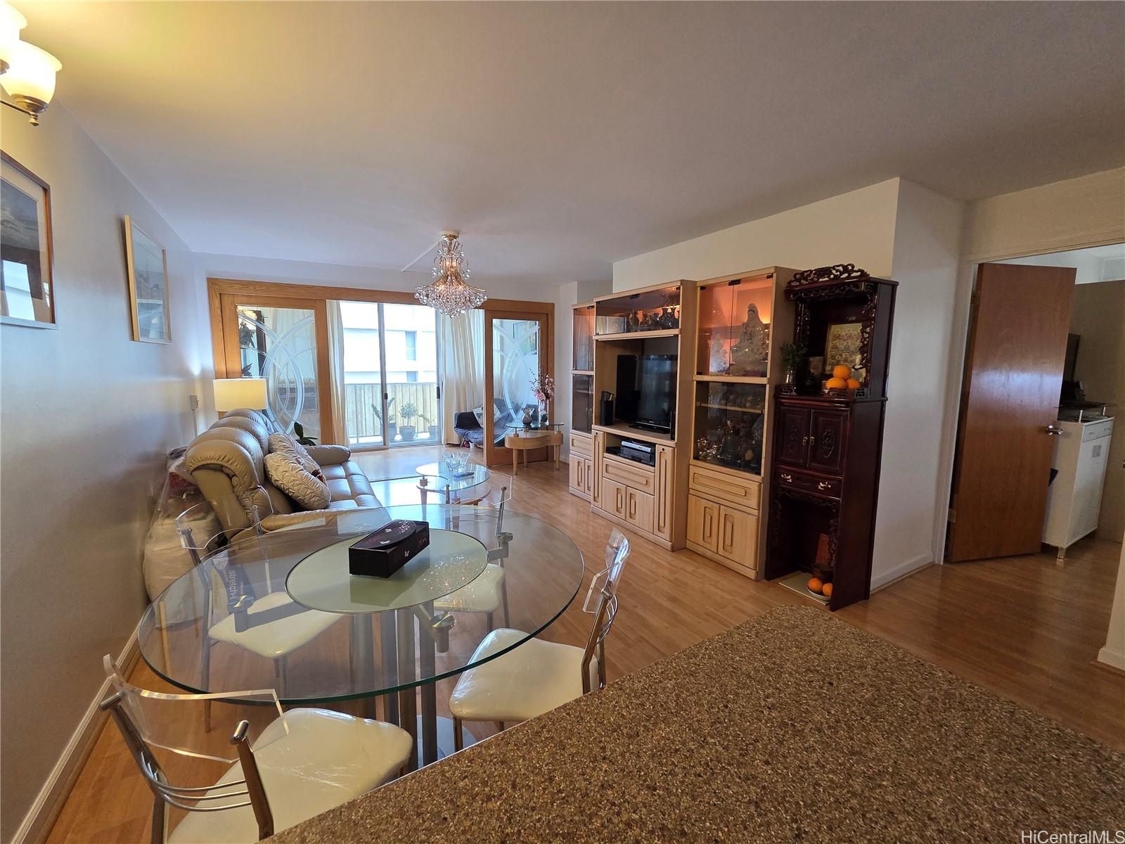 Kapiolani Royale condo # 504, Honolulu, Hawaii - photo 2 of 14