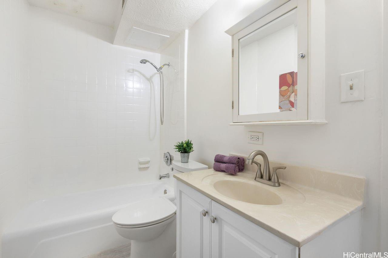 Iolani condo # 203, Honolulu, Hawaii - photo 16 of 25