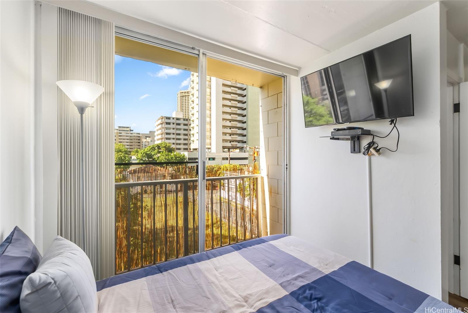 Pacific Islander condo # 402, Honolulu, Hawaii - photo 12 of 25