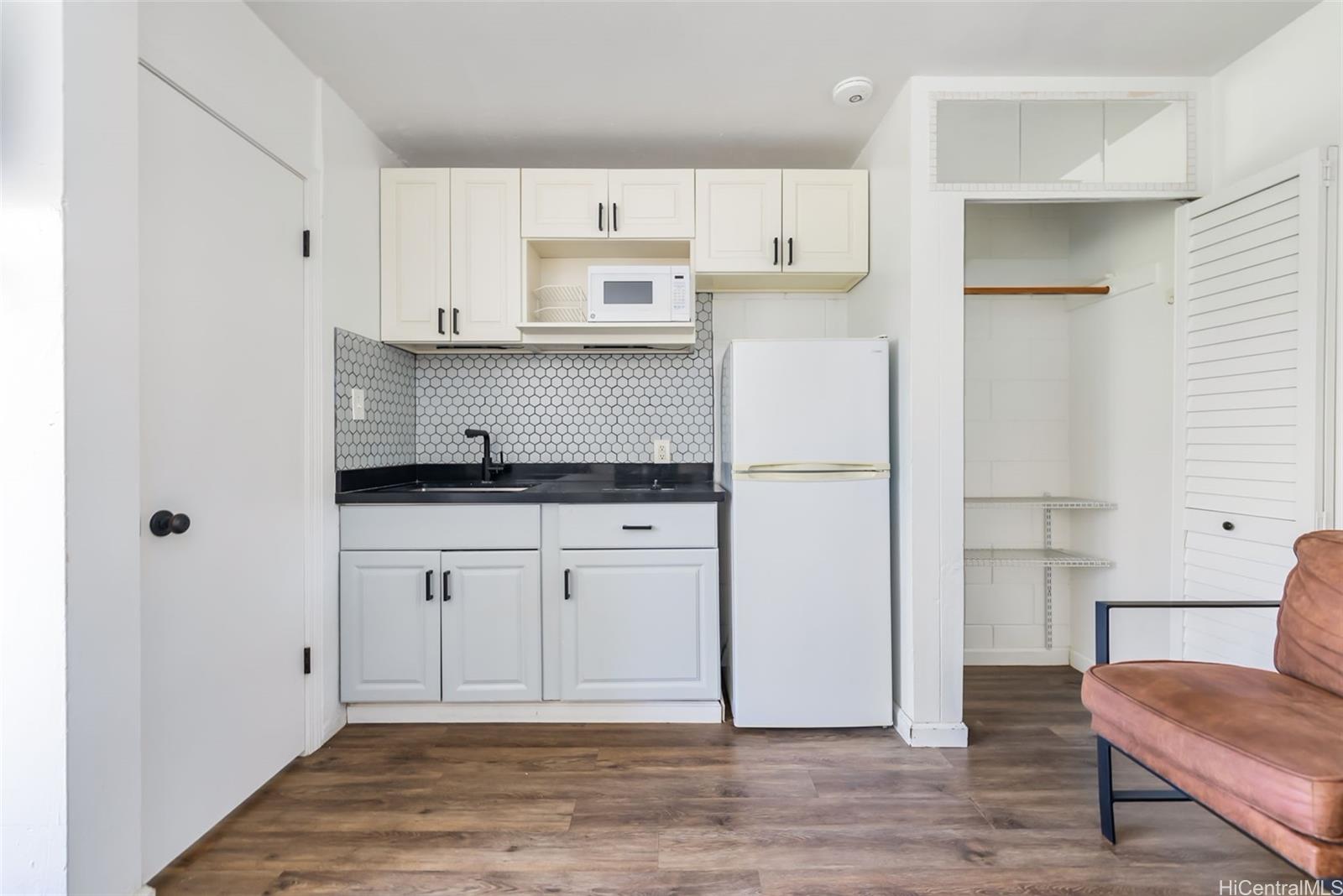 Pacific Islander condo # 402, Honolulu, Hawaii - photo 3 of 25