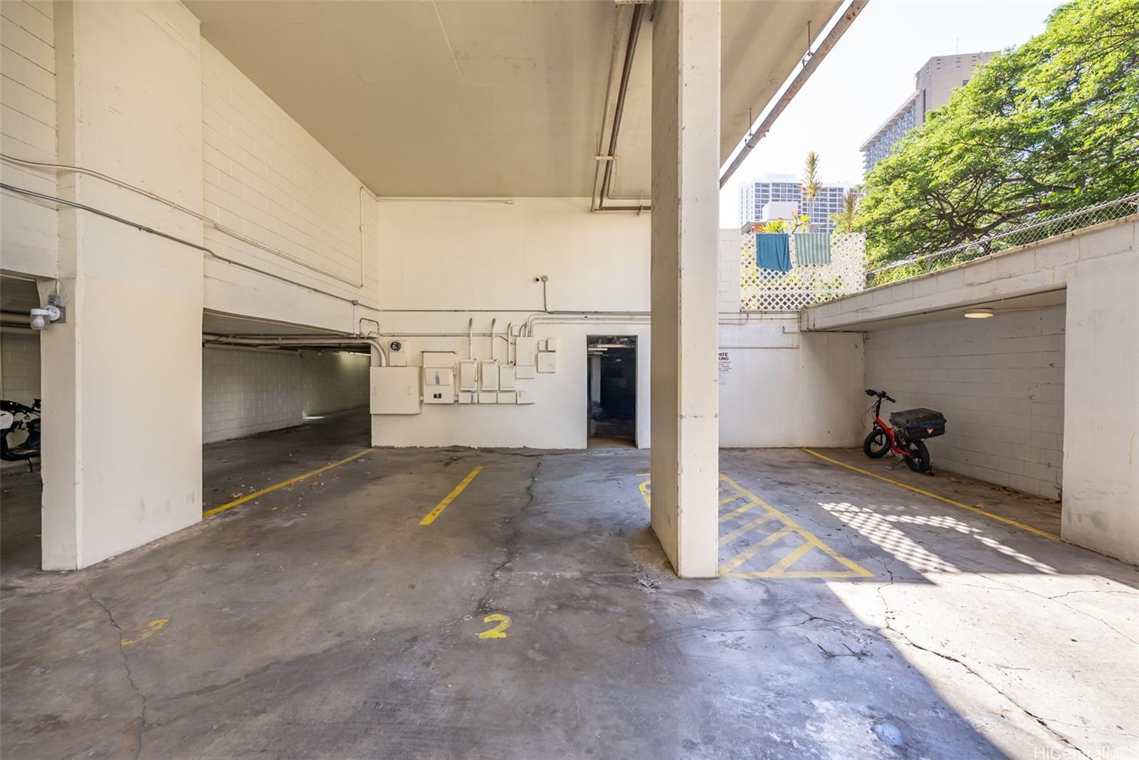 Pacific Islander condo # 402, Honolulu, Hawaii - photo 23 of 25