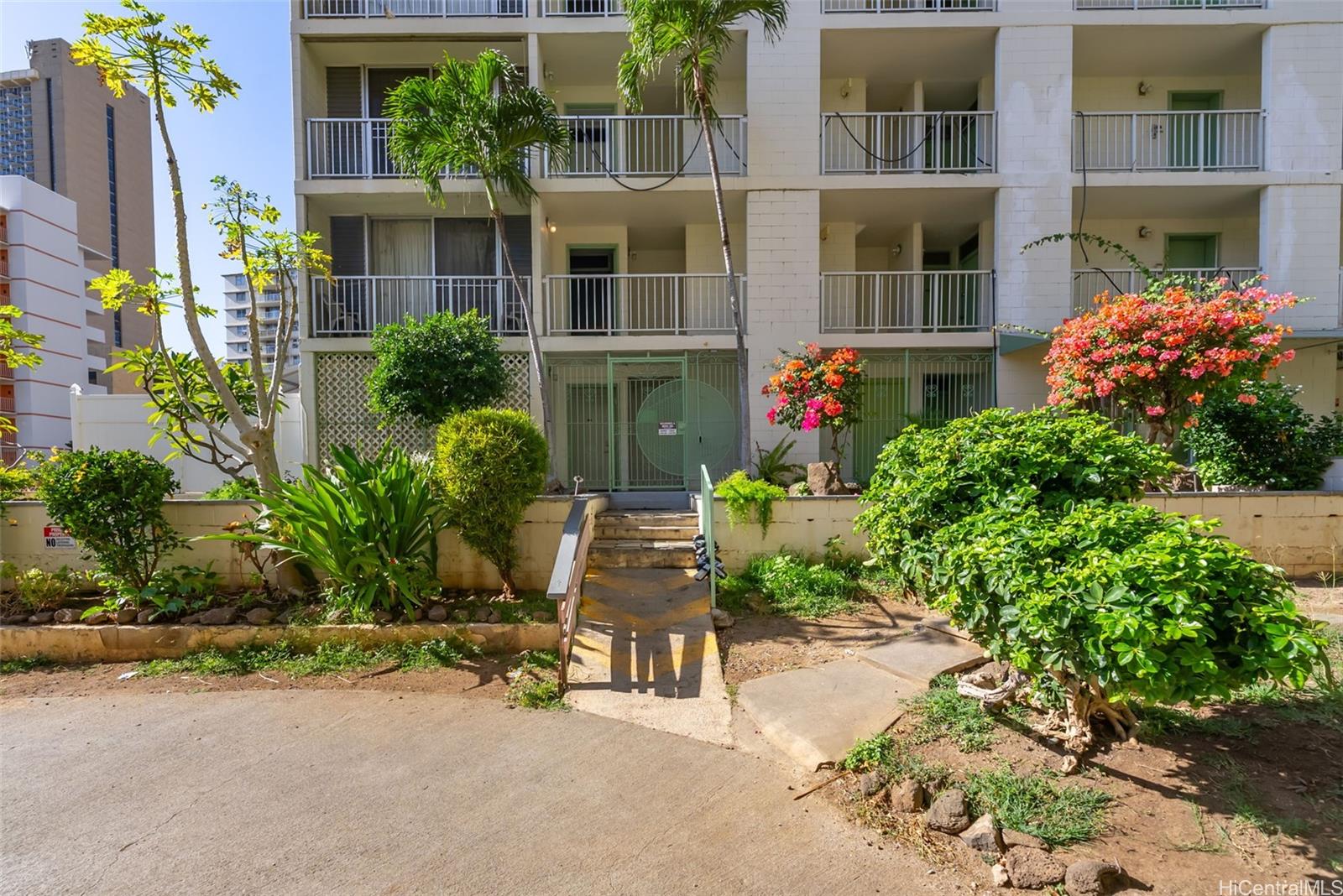 Pacific Islander condo # 402, Honolulu, Hawaii - photo 24 of 25