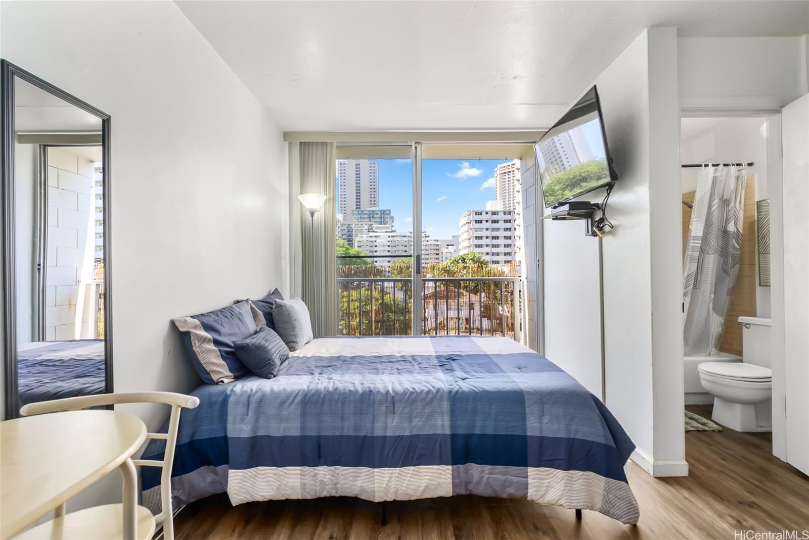 Pacific Islander condo # 402, Honolulu, Hawaii - photo 9 of 25