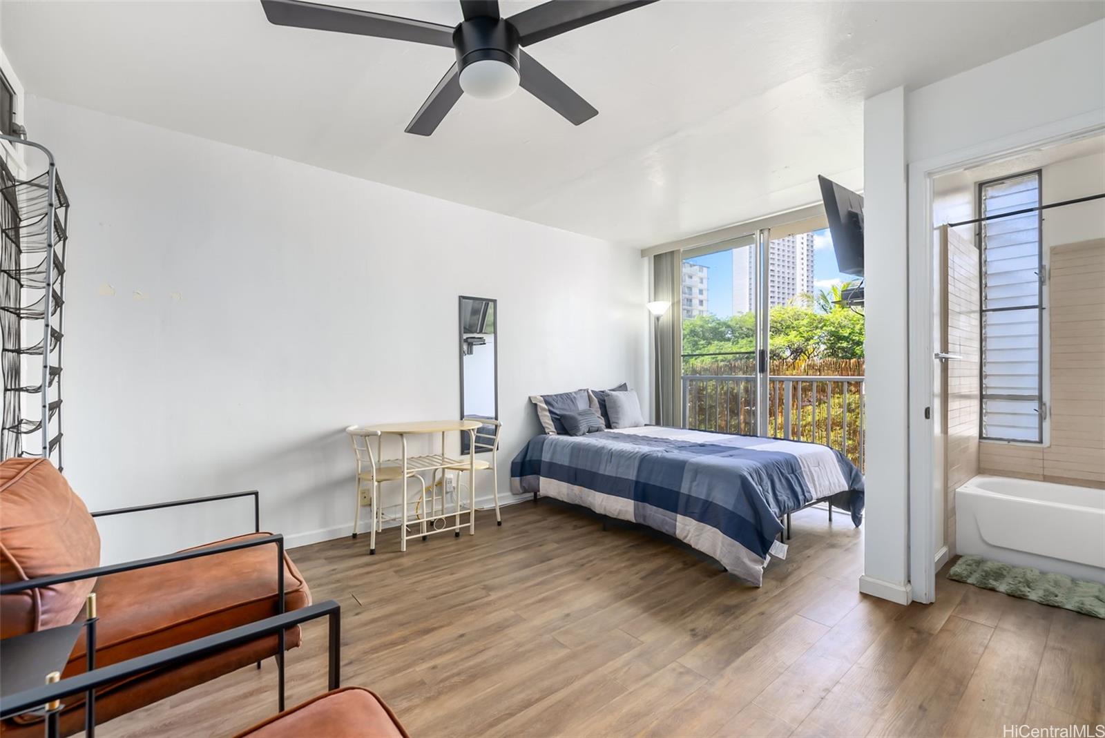 Pacific Islander condo # 402, Honolulu, Hawaii - photo 10 of 25