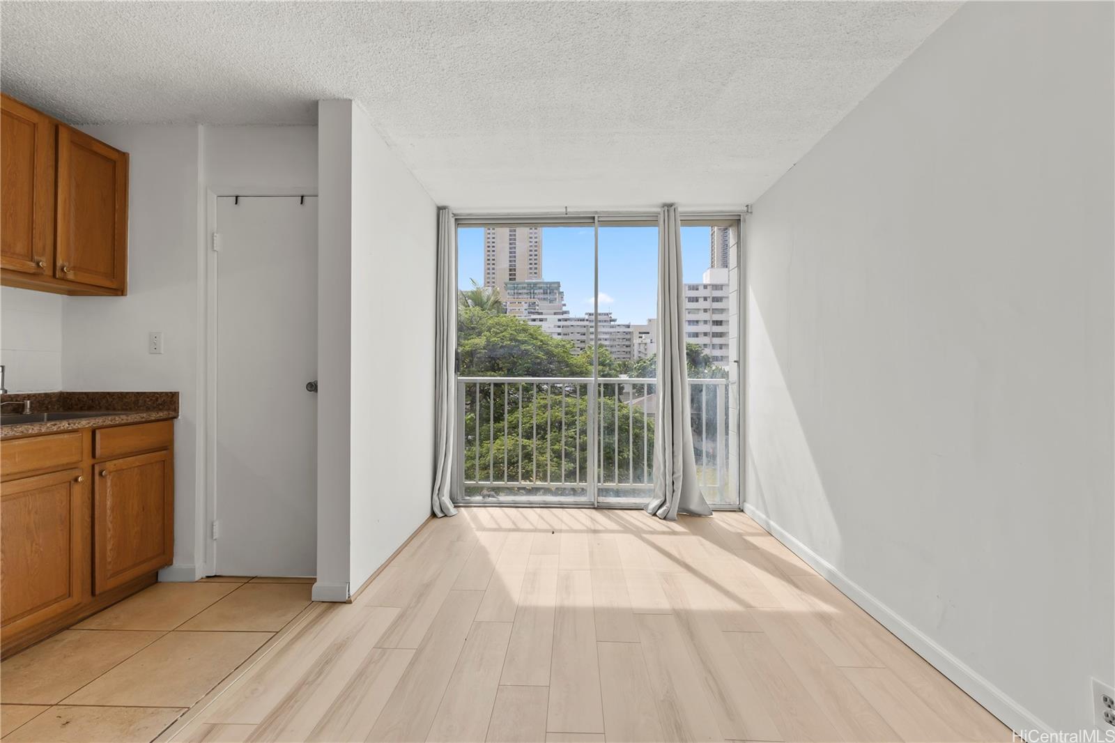 Pacific Islander condo # 403, Honolulu, Hawaii - photo 3 of 19